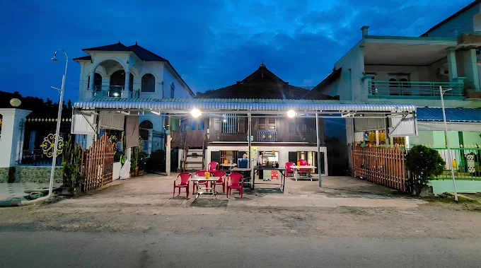 Tiệm bánh Kim Quang kết hợp Cà phê Aziz — bánh Chăm truyền thống tại Châu Giang, Tân Châu, An Giang